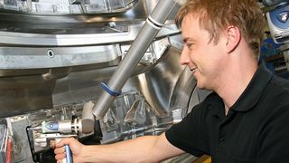 Der Faro Edge Scan-Arm ES ist branchenweit der leistungsfähigste tragbare Messarm, durch die verbesserte Scantechnologie können auch anspruchsvolle Oberflächen problemlos und schnell gescannt werden. (Bild: Faro)