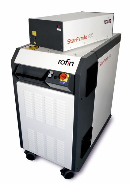Die Laserschneidanlage Starfemto FX übertrifft bisherige Systeme im Hinblick auf Präzision und Feinheit der Bearbeitung, ohne den Werkstoff thermisch zu schädigen. (Bild: Rofin)
