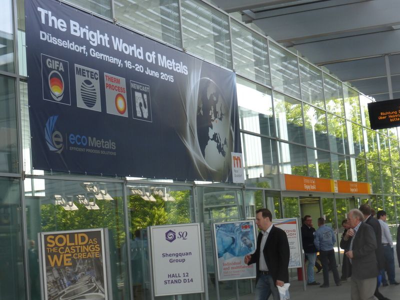 Das Metallurgiemessen-Quartett Gifa, Metec, Thermprocess und Newcast begrüßt die Besucher unter dem Motto The Bright World of Metals in Düsseldorf. (Bild: Finus)
