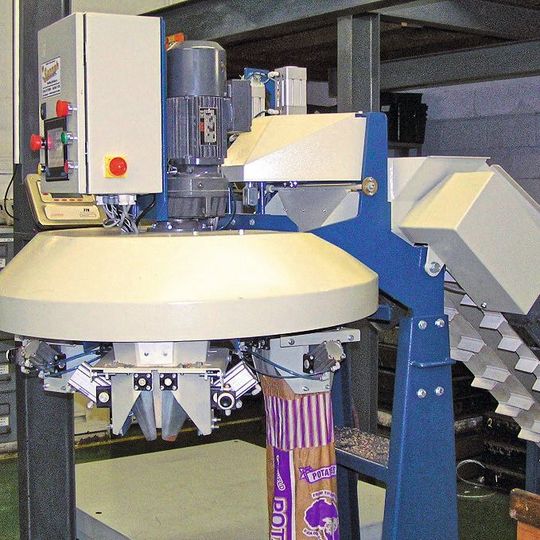 Verschiedene Verarbeitungsanforderungen, die sich verändernde Qualität der Rohprodukte oder spezielle Mischverhältnisse – das Verarbeiten z.B. von Lebensmitteln birgt einige Herausforderungen.(Bild:  Penko)