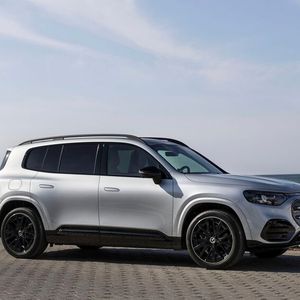 Formal ist der GLB noch kompakt. Mit 4,73 Metern Außenlänge ist im Grunde aber schon das Segment der Mittelklasse erreicht. (Bild: Mercedes-Benz)