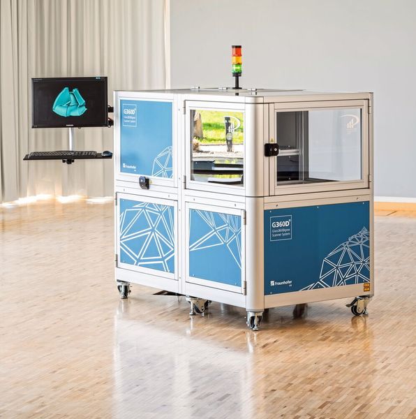 Glass360Dgree:  Das System erlaubt die automatische schnelle Rundum-3D-Formvermessung unkooperativer Objekte ohne Oberflächenbehandlung. (Fraunhofer IOF)