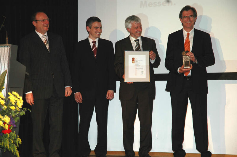Das Kasto-Team bei der Preisverleihung (von rechts): Armin Stolzer, Gerd-Volker Waltersbacher, Dr. Michael Kühner, Bruno Müller. (Archiv: Vogel Business Media)
