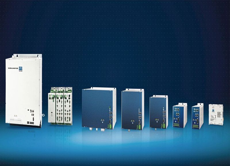 Das Mehrkanalsystem von Sieb & Meyer umfasst neben dem Motion Controller MC2, Drive Controller aus der SD2x-Familie sowie das proprietäre Bussystem Servolink 4. (Bild: Sieb & Meyer AG)