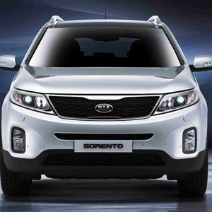 Schon knapp drei Jahre nach Markteinführung liftet Kia sein Mittelklasse-SUV Sorento. Neben leichten optischen Änderungen gibt es verbesserte Motoren und eine steifere Karosserie. Die Markteinführung ist für Oktober geplant.