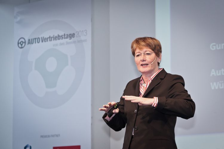 Das Thema von Gunhild Posselt (Career Upgrade) lautete „Resilienz – Belastungsgrenzen von Führungskräften im Autohaus“. (Foto: Bausewein)
