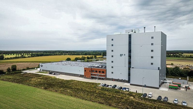 Die neue Bauckhof-Mühle in Rosche (Niedersachsen) ist eine der modernsten Bio-Hafermühlen Europas.(Bild:  Bauck GmbH)