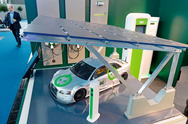 Die Mobilitec verbindet als einzige Messe ihrer Art die Teilsysteme Fahrzeug, Verkehr und Energie am selben Ort und vermittelt so einen umfassenden Überblick über alle Aspekte alternativer Mobilitätstechnologien. (Bild: Deutsche Messe)