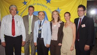 Mit vereinten Kräften möchten EAMTM und die Landesmesse Stuttgart die Resale zum Erfolg führen (v.l.):  Jan-Reint Vortmann, Thomas Walter, Hans-Jürgen Geiger, Cornelia Wohlfeil, Nathalie Beck und Gunnar Mey.  Bild: Fouhy (Archiv: Vogel Business Media)