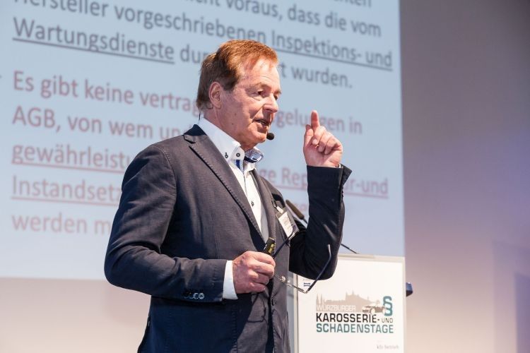 Rechtsanwalt Kurt Reinking referierte zum Spannungsfeld zwischen Reparatur und Garantie beziehungsweise Gewährleistung. (Foto: Bausewein)