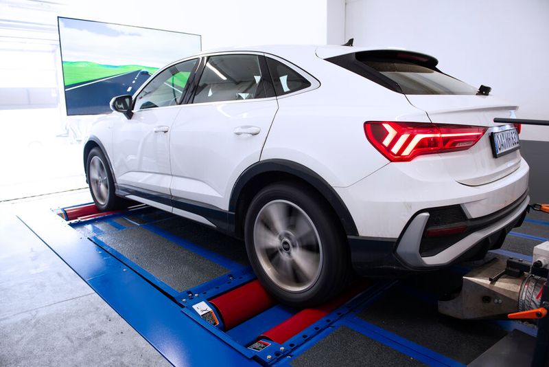 Die Maha war mit dem Adaptive System Tester (MAST) im Rennen. Der Maha Adaptive System Tester erlaubt die ADAS-Diagnostik mit präzisen Over-The-Air Tests unter realen Bedingungen in weniger als fünf Minuten. Modulare Bauweise und intuitive Nutzung sollen MAST zur zukunftssicheren Wahl für Werkstätten machen. (Bild: MAHA)