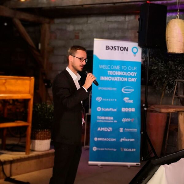 Boston-Geschäftsführer Georg Klauser begrüßte die Gäste. (Boston Server & Storage Solutions GmbH)