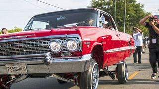 Große Sprünge in Sachen Diagnose-Updates wollen Hersteller künftig mithilfe des OTA-Verfahrens machen. Statt in der Werkstatt via Kabel werden Steuergeräte dann „over the air“ aktualisiert. (Bild: picture alliance / Photoshot)