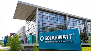 Solarwatt aus Dresden: Zusammen mit der BMW Group entwickelt das Unternehmen Energiespeicher.  (Solarwatt)