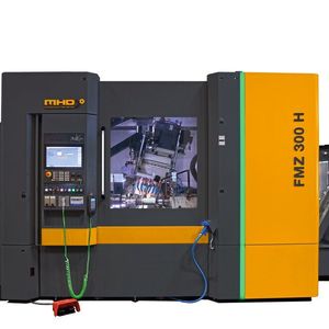 Das modulare Maschinenkonzept der FMZ 300H gestattet es, die Wälzfräsmaschine auch als Rotoren- oder Schneckenfräsmaschine anzubieten. Dafür kommen zwei weitere Werkzeugköpfe mit leistungsstarken Direktantrieben zum Einsatz. 