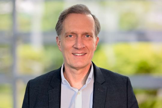 Mit dem Elektrotechnikingenieur Dr. Christian Amsel erhält Voss Automotive einen neuen Chief Technology Officer (CTO), der die Automobilszene bestens kennt ...(Bild:  Voss Automotive)