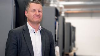 Gerald Neuwirth: „Der Markt für Brennstoffzellen wächst weltweit stark. Auf Basis dieser höheren Mengen erwarten wir in den nächsten Jahren weiter sinkende Kosten, was dieser Technologie in vielen Anwendungsbereichen zum Durchbruch verhelfen wird. Solidpower ist weltweit führend bei SOFC Brennstoffzellen und durch sein neues Produktionswerk optimal aufgestellt.“ (Solidpower)