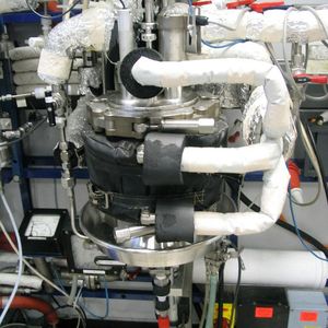 Der 2 Liter-Hastelloy-Filtertrockner des Technologielabors der Business Line Agro von Saltigo erlaubt die Isolierung von Feststoffen im Labor unter betriebsnahen Bedingungen und ermöglicht so eine frühzeitige Optimierung der Aufarbeitung von Reaktionsgemischen;