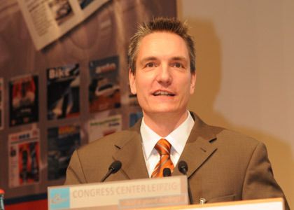 »kfz-betrieb«-Chefredakteur präsentierte wie immer kenntnisreich und souverän die Entscheidungen der Jury. (Archiv: Vogel Business Media)