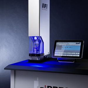 Die Servopressen der aiPRESS-Baureihe arbeiten hochgenau.
