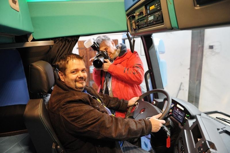 Unterwegs erntet Fahrer Jörg Lehmann die Anerkennung von Kollegen für „seinen“ Avatar. (Bild: Renault Trucks)