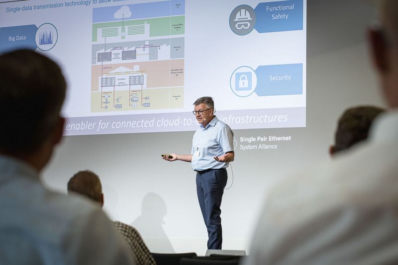 Steckverbinderkongress 2023 Tag 2: Kongress mit Trendthemen von PCF über DC-Steckverbinder, Hybridsteckverbinder, Qualifizierung, Single Pair Ethernet, Hands-on Workshops bis zu 3D-Druck und Konfektionierung. (Bild: Stefan Bausewein)