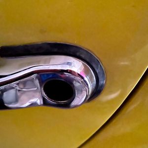 Quick to crack: Thieves' gangs have an easy task with old locks of classic cars - they probably needed only a few seconds to open the Porsche 911 in the garage in Cologne.(Image: Gerrit Walgemoet)