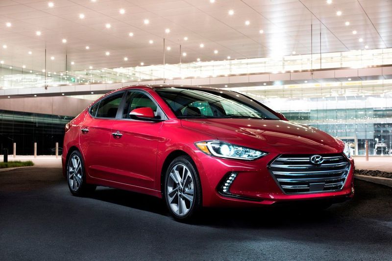 Rund 15 Prozent weniger verkaufte Fahrzeuge muss Hyundai beim Elantra hinnehmen. Die koreanische Limousine fährt mit 243.104 Einheiten auf den 12. Platz. (Hyundai)