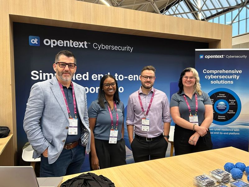 Das Team von Opentext mit (v. l.) Josko Gadzic, Alise Carrington, Jake Regan, und Solaris Cardelli (Bild: Vogel IT-Medien)