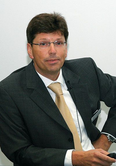 „Ich glaube, die Lage ist schlechter als die Stimmung. Ich denke, dem Maschinen- und Anlagenbau stehen noch schwere Zeiten bevor.“ Volker Bibelhausen, Geschäftsführer der Phoenix Contact Electronics GmbH, Bad Pyrmont. Bild: Schäfer (Archiv: Vogel Business Media)