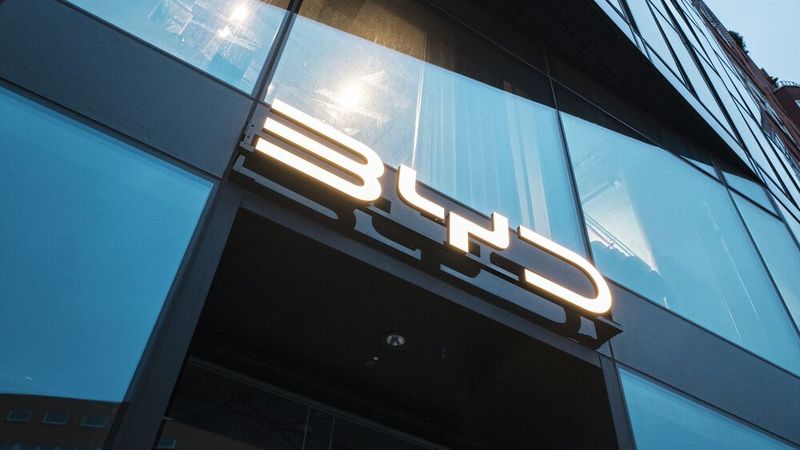 BYD zeigt sich als Marke selbstbewusst nach außen. (Bild: Sternauto)