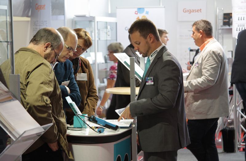 Am Stand von Kurth Electronic beriet Marco Brielmann die Besucher in Sachen Prüf- und Messgeräte. (Bild: Michael Telecom)