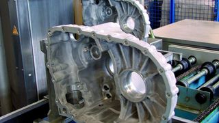 Bild 1: Eingesetzt wird der neue Kühlschmierstoff bei der Bearbeitung von Getriebe- und Kupplungsgehäusen aus der Magnesiumlegierung AZ91. (Archiv: Vogel Business Media)