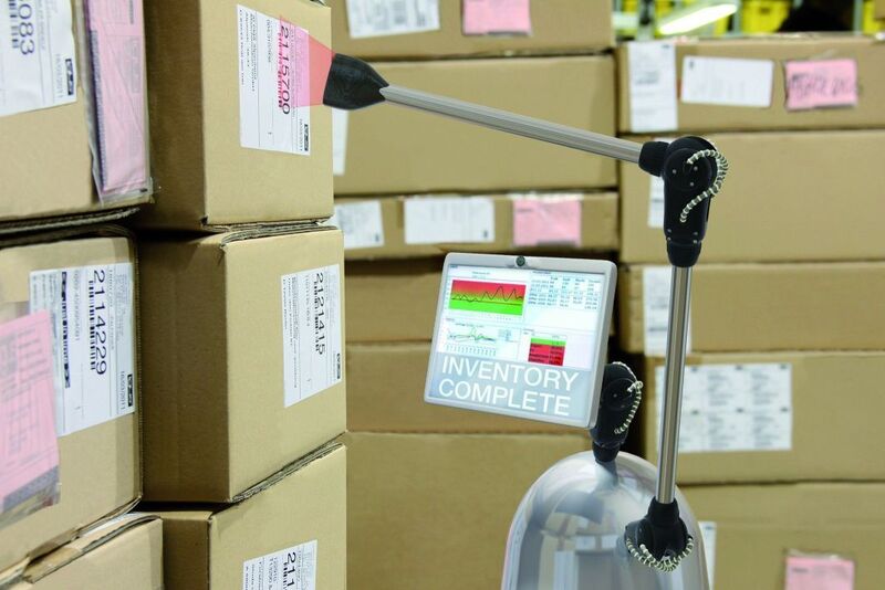 Leichte, wartungsfreie robolink-Mehrachsgelenke für mobile Robotik, hier z.B. zum Scannen von Etiketten im Warenlager (Archiv: Vogel Business Media)