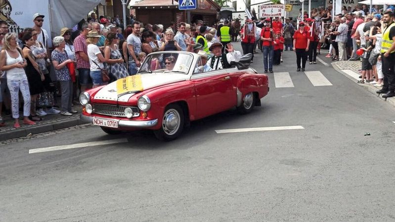 Lange Zeit wurden sie verschmäht, jetzt sind sie heiß begehrt: Oldtimer aus ehemaligen sozialistischen Ländern.(Bild:  Hubert Rein)