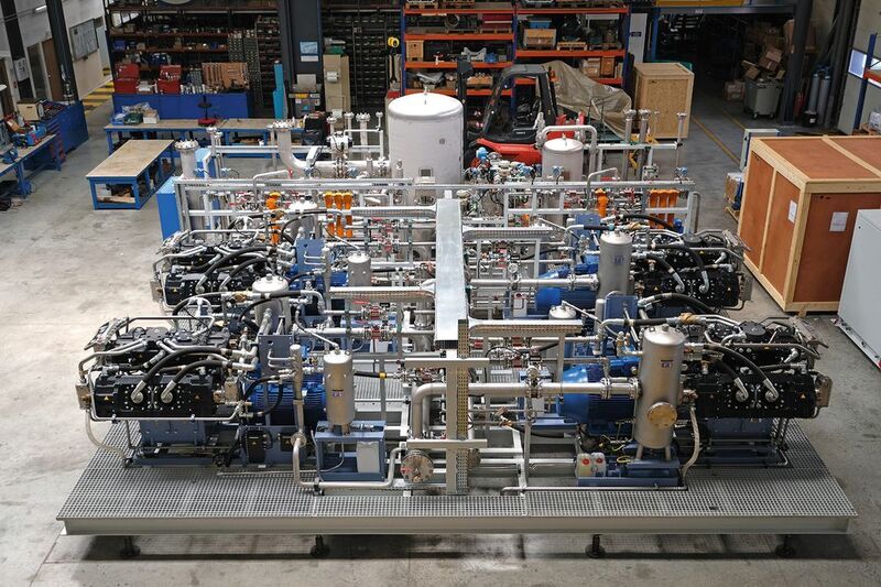 In der Werkshalle von Girodin-Sauer SAS wurde die Helium-Rückgewinnungsanlage zu einem Komplettsystem montiert. (Sauer Compressors)