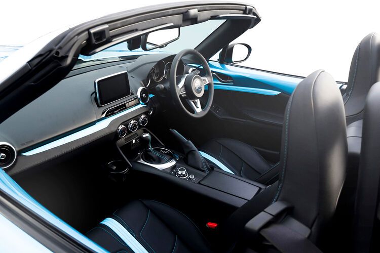 Weitgehend unverändert geblieben ist der Innenraum des Mitsuoka Rock Star. (Bild: Mitsuoka)