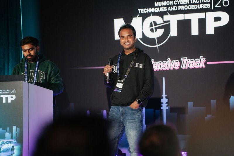 Weiter ging es im Offensive Track mit Rahul Bhor und Ramesh Donthagani und „Hacking Your Way from Help Desk to Hybrid Datacenter“. (Bild: Manuel Emme Fotografie)