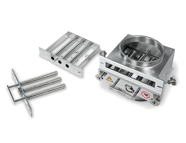 Der Inline-Magnet-Separator Magbox von Sesotec trennt selbst Eisen-Staub und schwach magnetisierte Edelstahl-Partikel aus dem Produktstrom. (Bild: Sesotec)