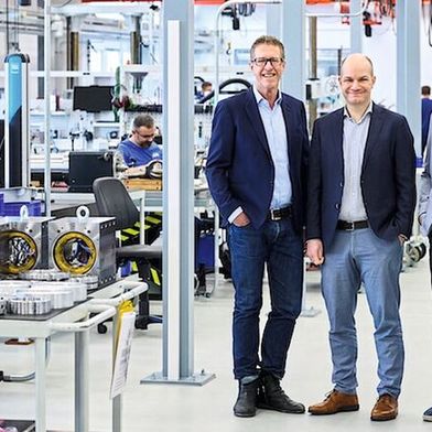 Michael Lösch, geschäftsführender Gesellschafter mit Dr. Jens Falker und dessen Vorgänger Dr. Edgar Verlemann (v.l.). (Bild: GMN Paul Müller Industrie)
