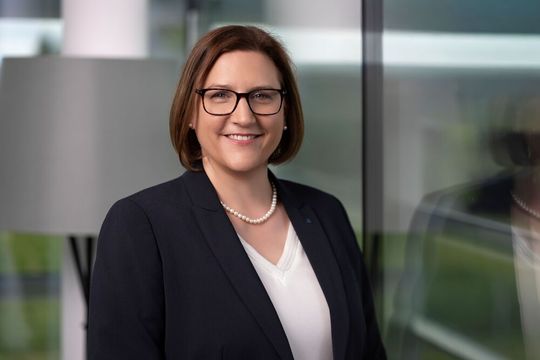 Der Mann geht, die Frau kommt! Bettina Steingruber wirkt ab 1. Juli 2026 als neue Geschäftsführerin bei Trumpf Maschinen Austria ...(Bild:  Trumpf)