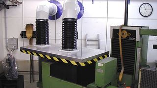 In Zusammenarbeit mit den Maschinenbauern entwickelt Büchel neue Lösungen. Dazu gehören auch montagefertige Bausätze für Schleifmaschinen.  (Bild: Büchel)