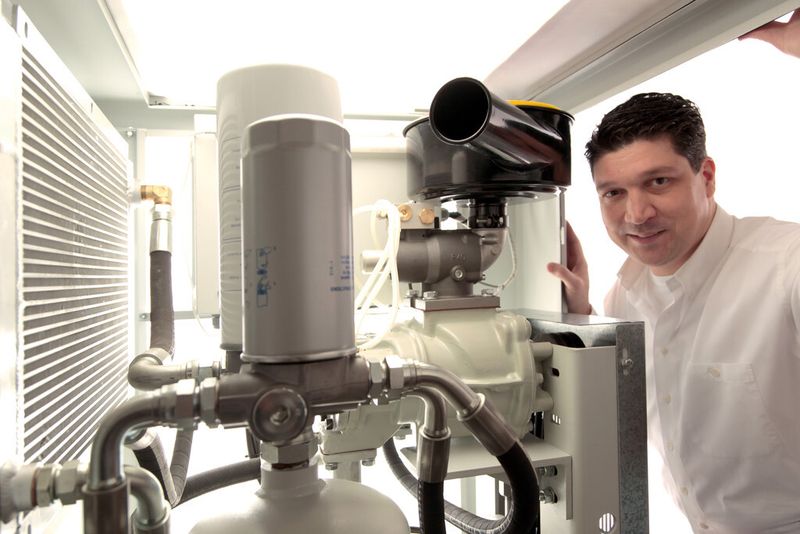 „Moderne Kompressorenöle sparen sozusagen bares Geld“, erklärt Robert Corna, Sales Manager Kompressoren und Druckluft bei Klüber Lubrication. (Bild: Klüber Lubrication)