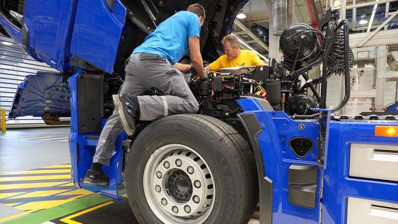 MAN hat mit der Serienproduktion von E-Lkw begonnen, die mittels MCS laden können.(Bild:  MAN Truck & Bus)