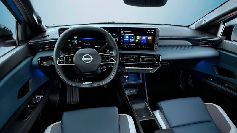 Schalter, Hebel und Bildschirme sind aus dem Renault R5 bekannt. (Bild: Nissan)