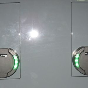 Für E-Cars sind zwei Ladepunkte (Typ 2 nach VDE-AR-E 2623-2-2) für Lademodus B und C mit 16/32 Ampere vorhanden