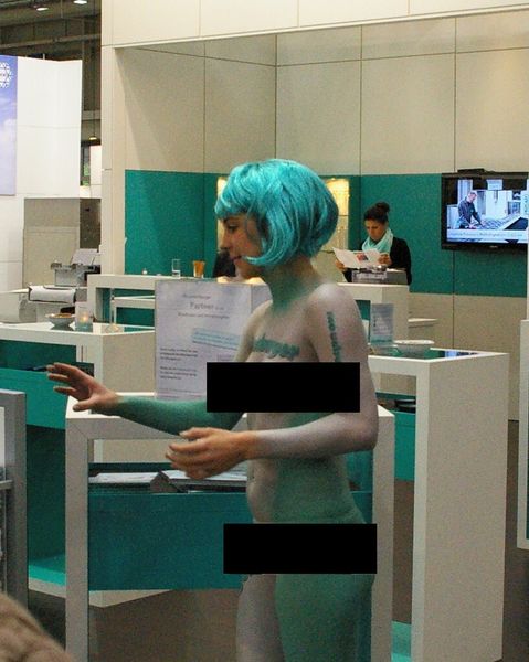 Un souvenir très déshabillé mais néanmoins charmant venant de l'EMO 2013 à Hanovre. (Image: MSM)