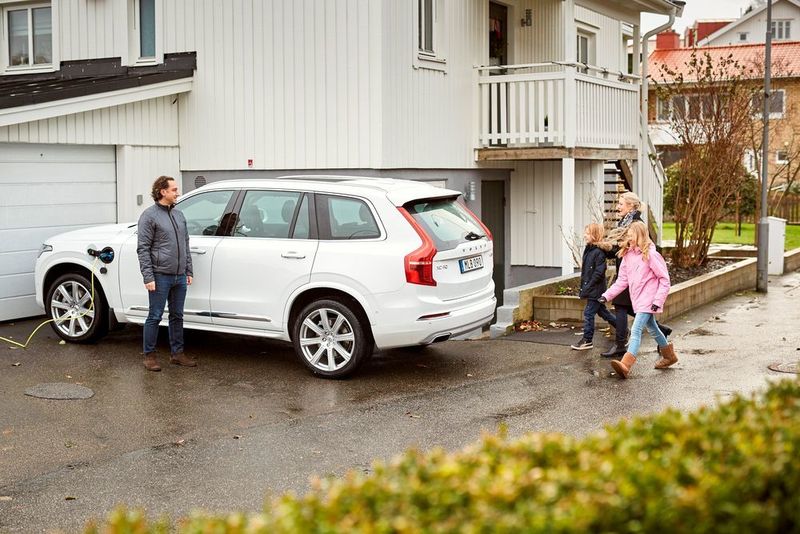 Die Familie Simonovski besteht aus Sasko (44) und Anna (41) sowie den Kindern Elin (10) und William (8). Die Simonovskis sind die zweite Familie, die für das Drive Me Projekt ausgewählt wurde. (Volvo)