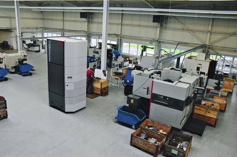 Eine Punktabsaugung ist aufgrund teils offener Bearbeitungszentren nicht möglich. Daher schlug Technorobot die ergänzenden Raumlüftungssysteme Filtower von ESTA vor. (Technorobot)