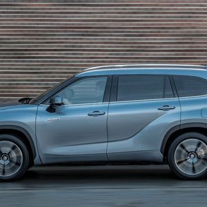 (Toyota)